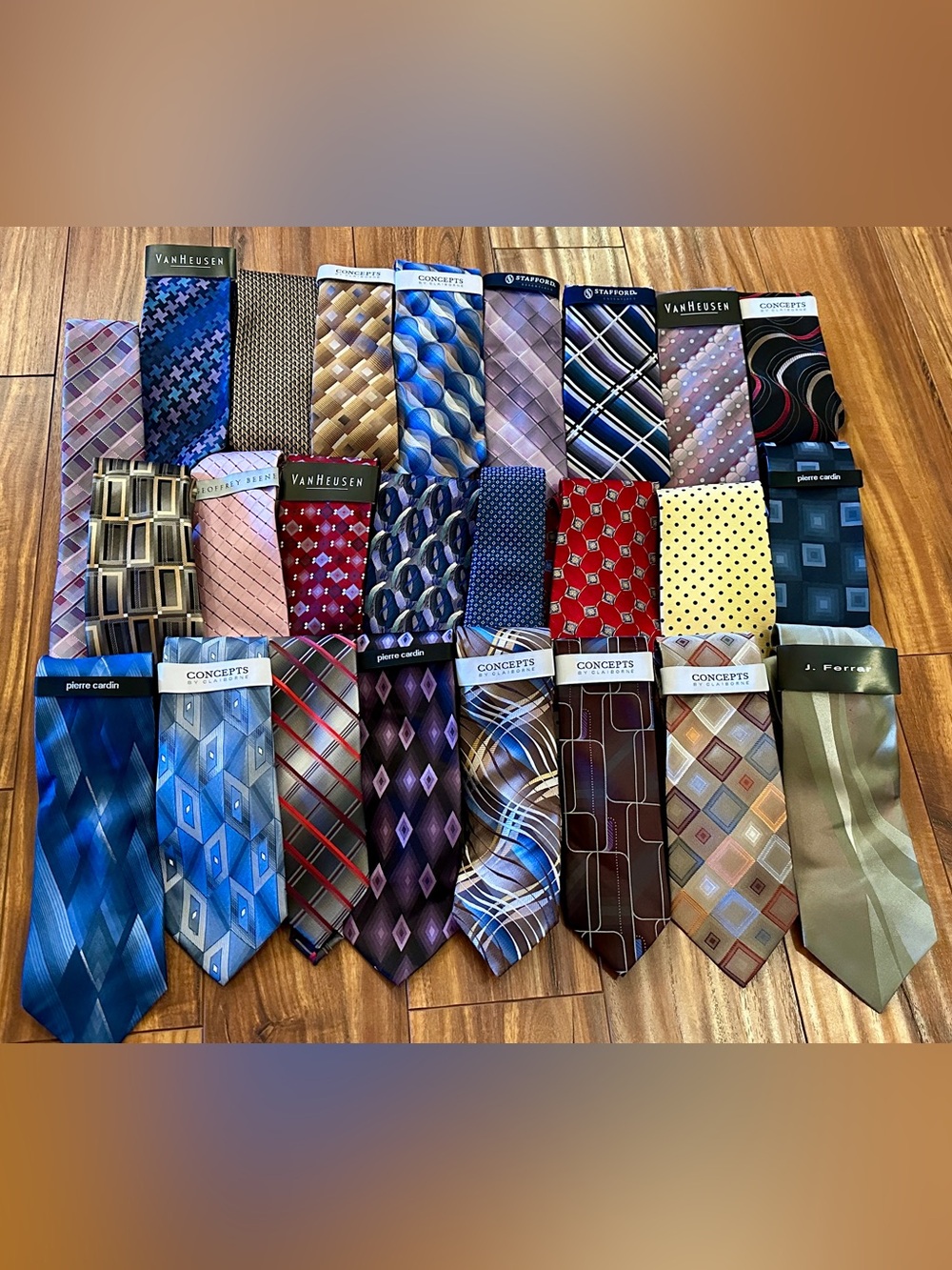 25 DRESS NECK TIES! 17 NWT + 8 NWOT.